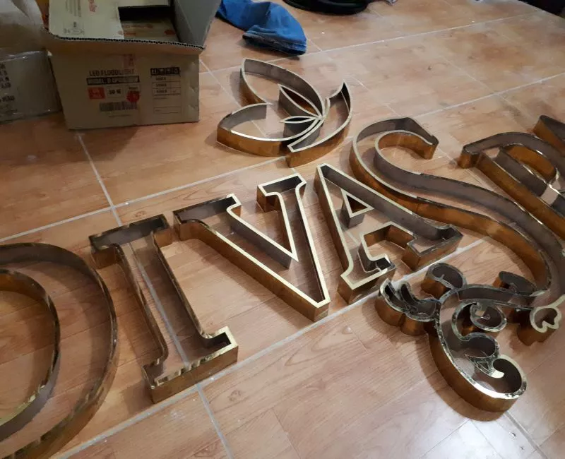 Quảng cáo Tài Long An Chữ inox mặt mica hút nổi