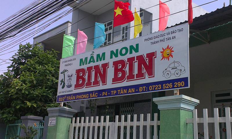 Quảng cáo Tài Long An thi công bảng hiệu tole dán decal