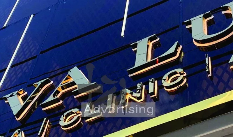 Quảng cáo Tài Long An chữ inox đèn led sáng chân