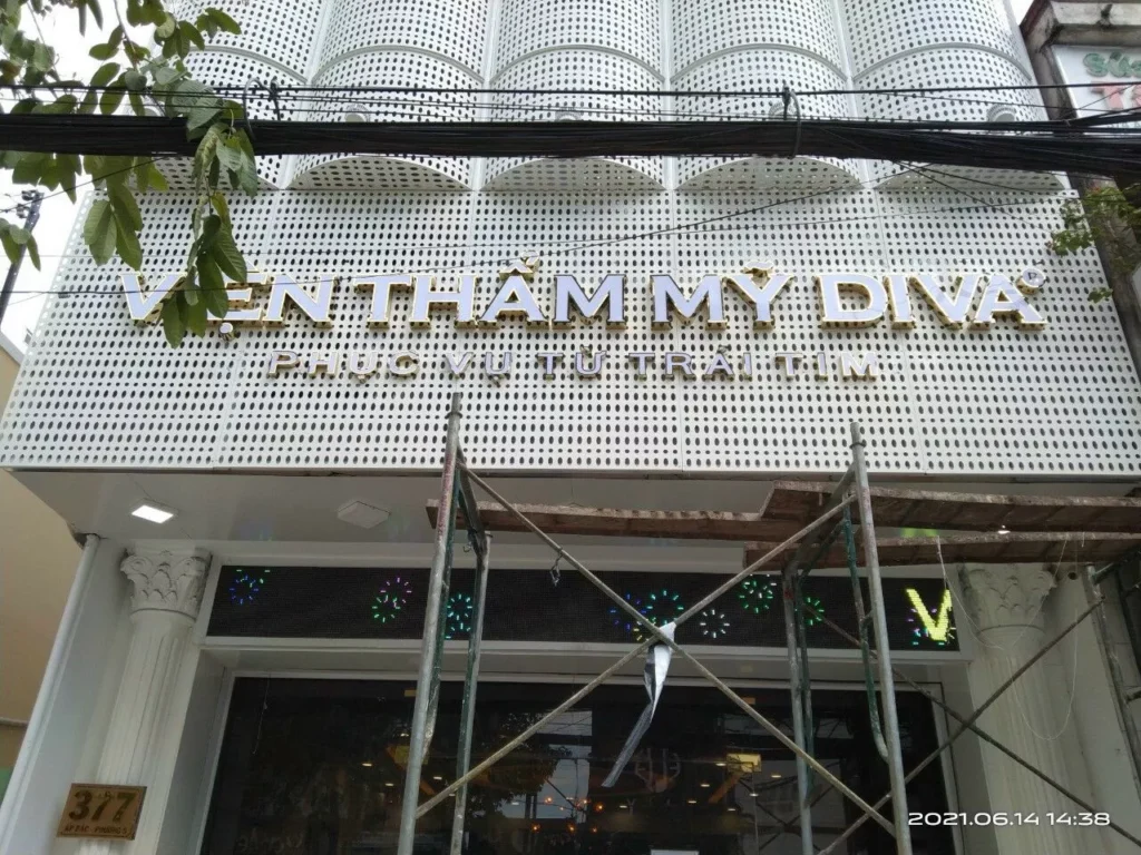 Quảng cáo Tài Long An Chữ inox mặt mica đèn led