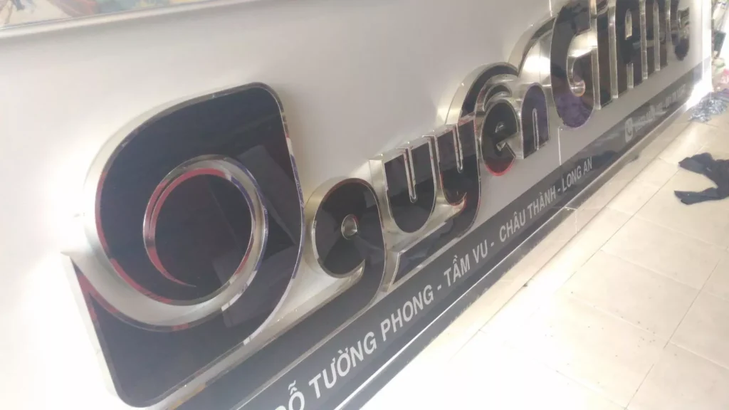 Quảng cáo Tài Long An Chữ inox trắng
