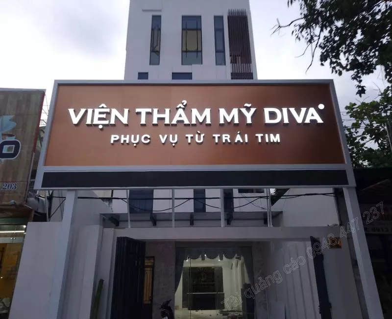 Quảng cáo Tài Long An thi công mặt dựng alu chữ inox