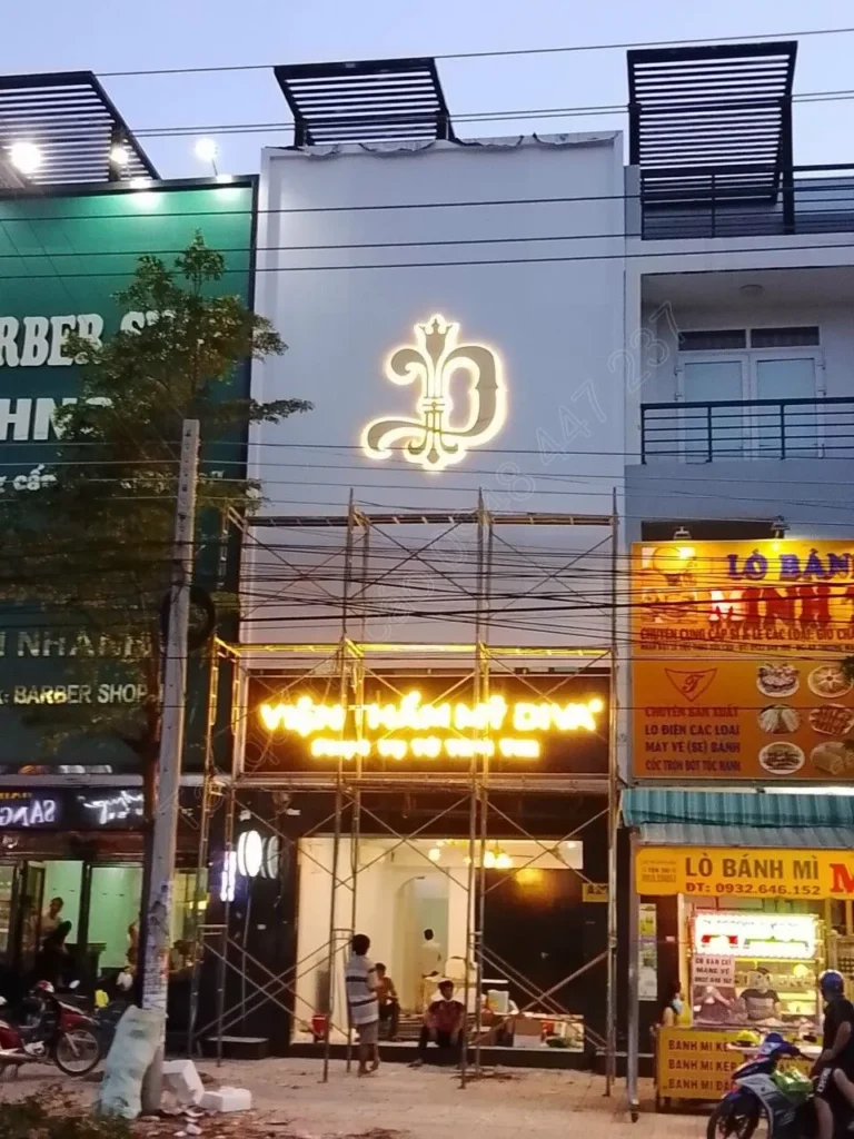 Quảng cáo Tài Long An Chữ inox mặt mica đèn led