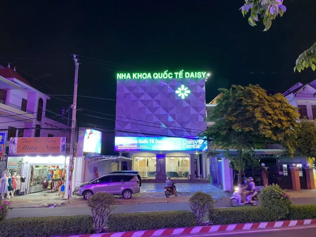 Quảng cáo Tài Long An thi công mặt dựng 3D sáng tạo cho Nha khoa quốc tế Daisy