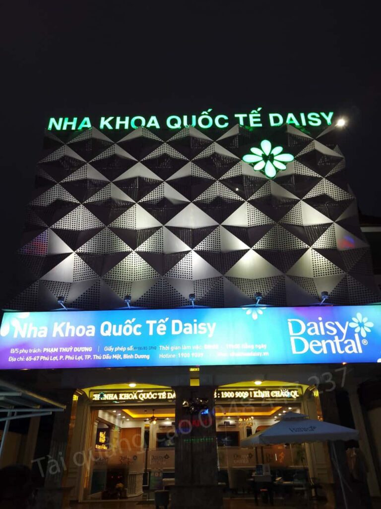 Quảng cáo Tài Long An thi công mặt dựng 3D sáng tạo cho Nha khoa quốc tế Daisy